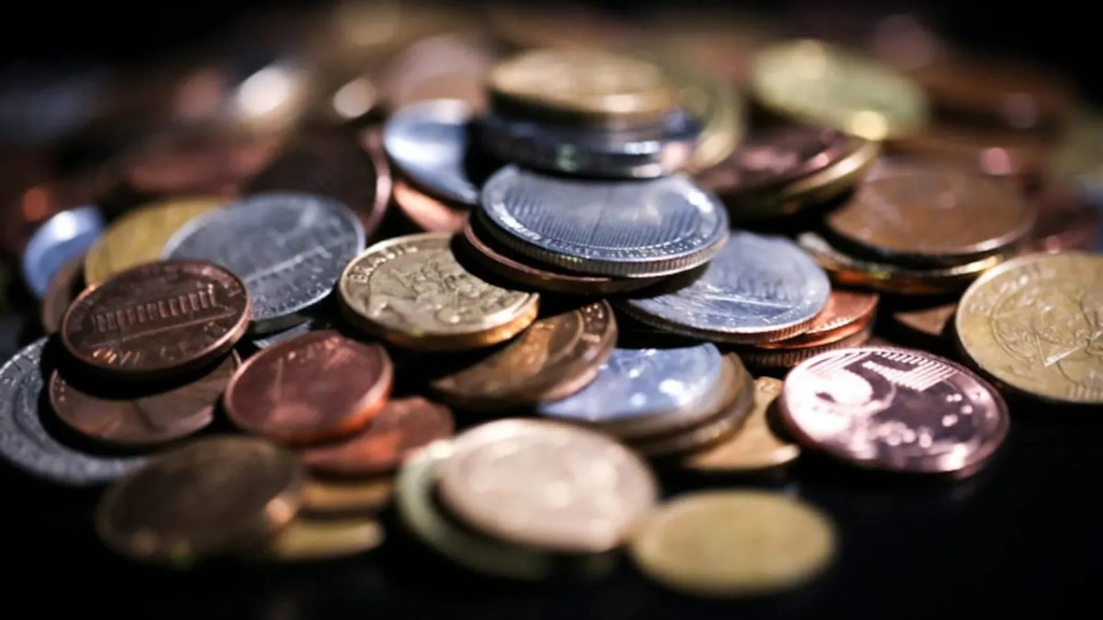 Famílias pagam R$ 515,4 bi em juros no 1º semestre, alta de 9,8%