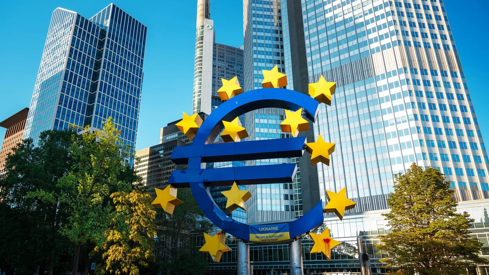 BCE: bancos da zona do euro apertam crédito a empresas e veem demanda cair no 3º trimestre