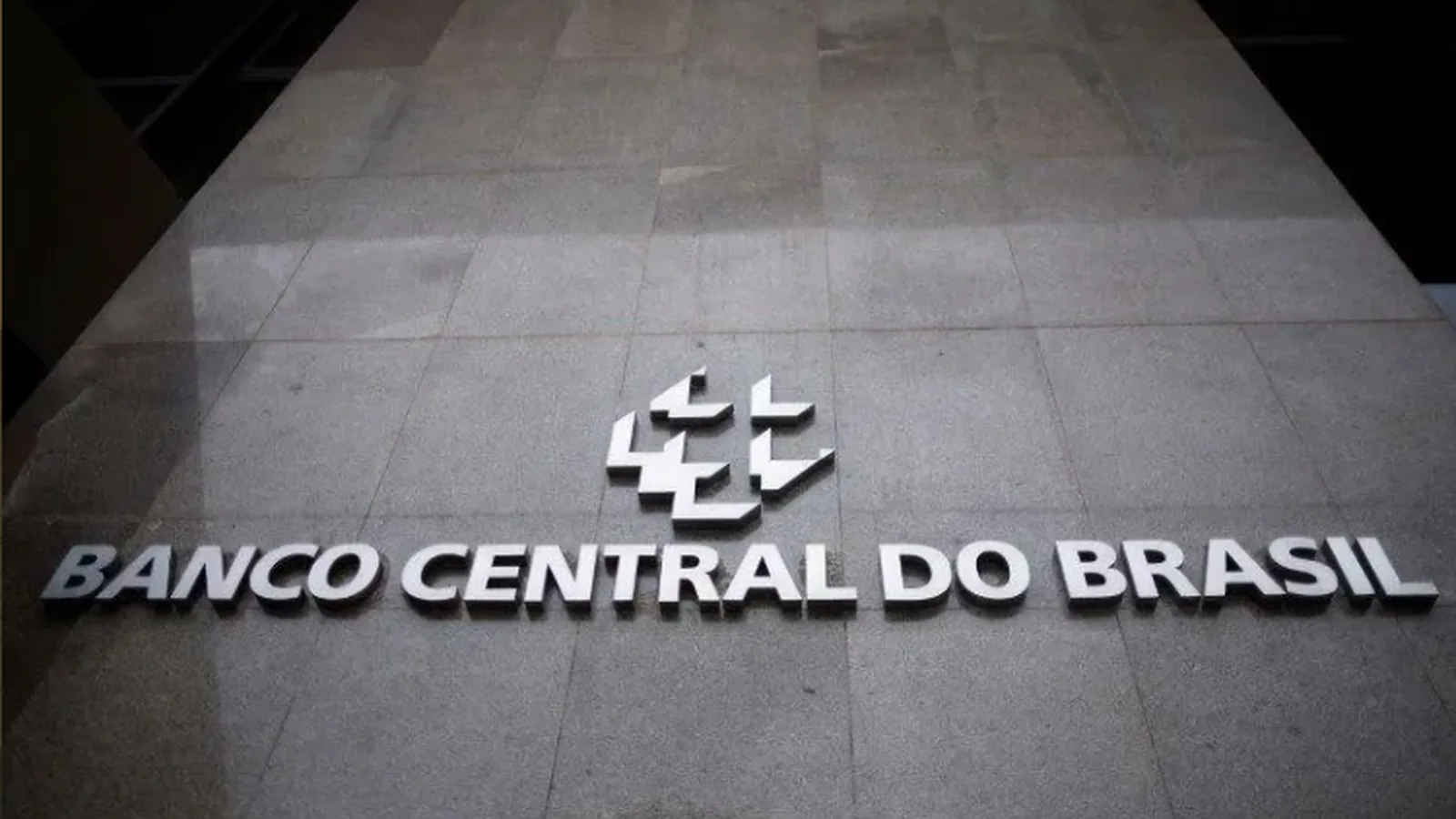 Brasil tem 20,3 milhões de endividados de alto risco, aponta Banco Central