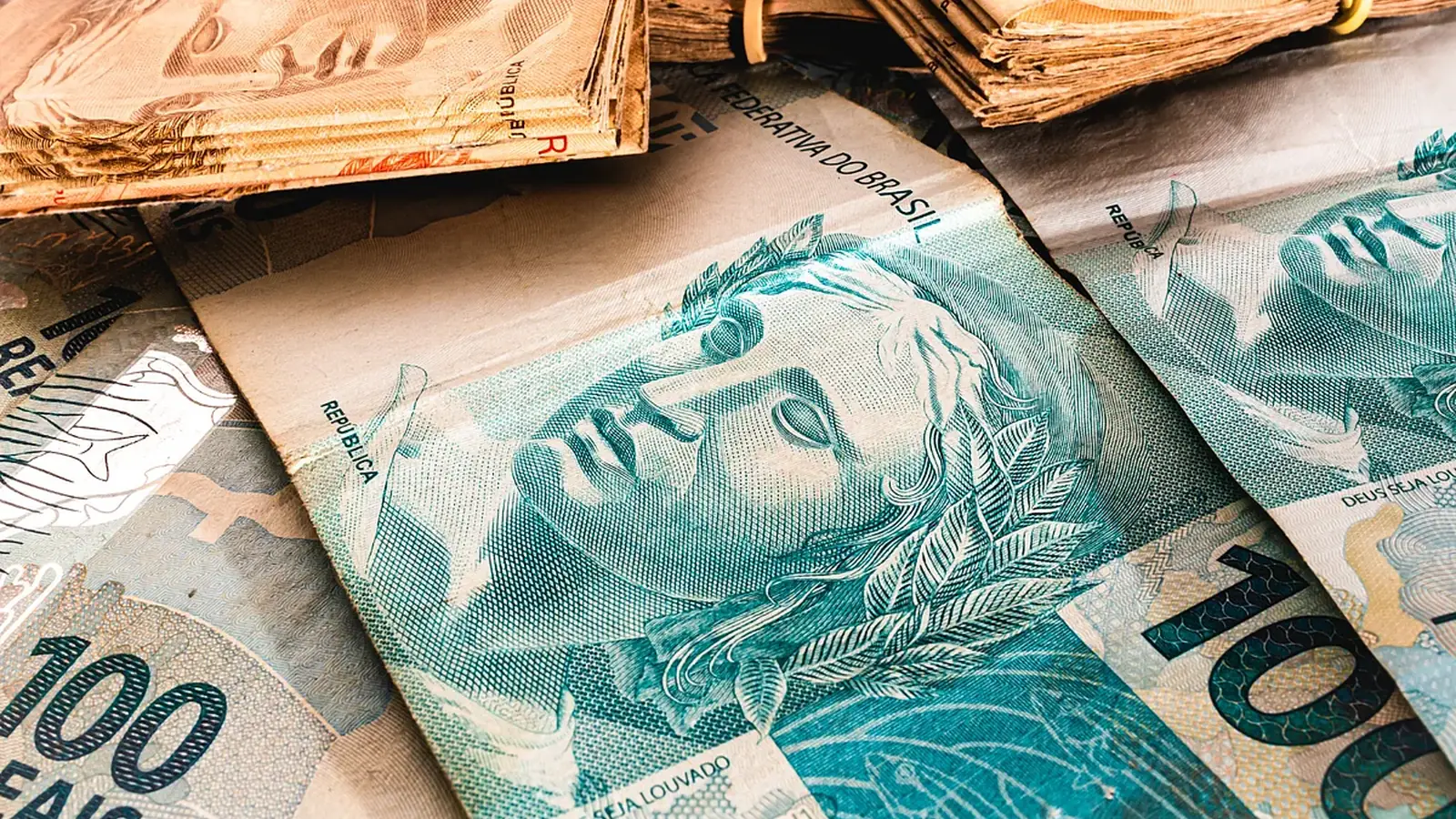 Procura de crédito por empresas e particulares estável no 3.º trimestre face ao anterior
