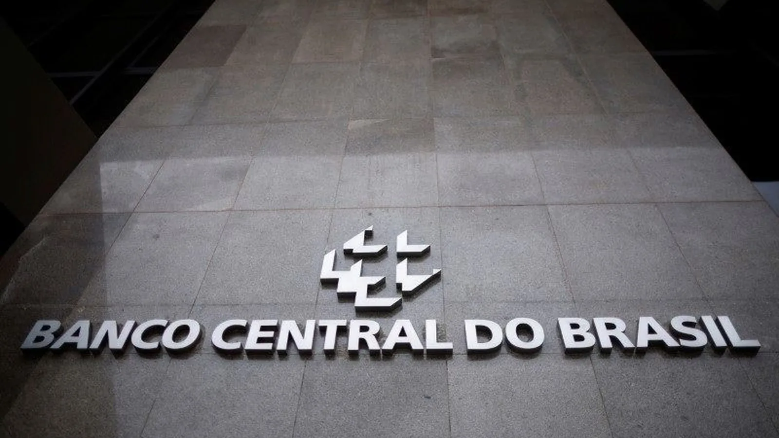 BC diz que número de endividados de “risco” sobe 75% e soma 20,3 milhões