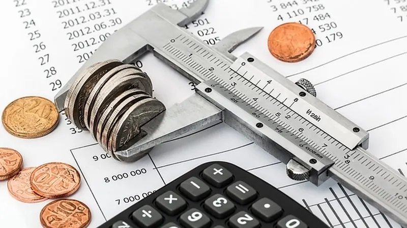 Número de brasileiros superendividados cresceu 75% em 5 anos e chega a 20,3 mi de pessoas, diz BC