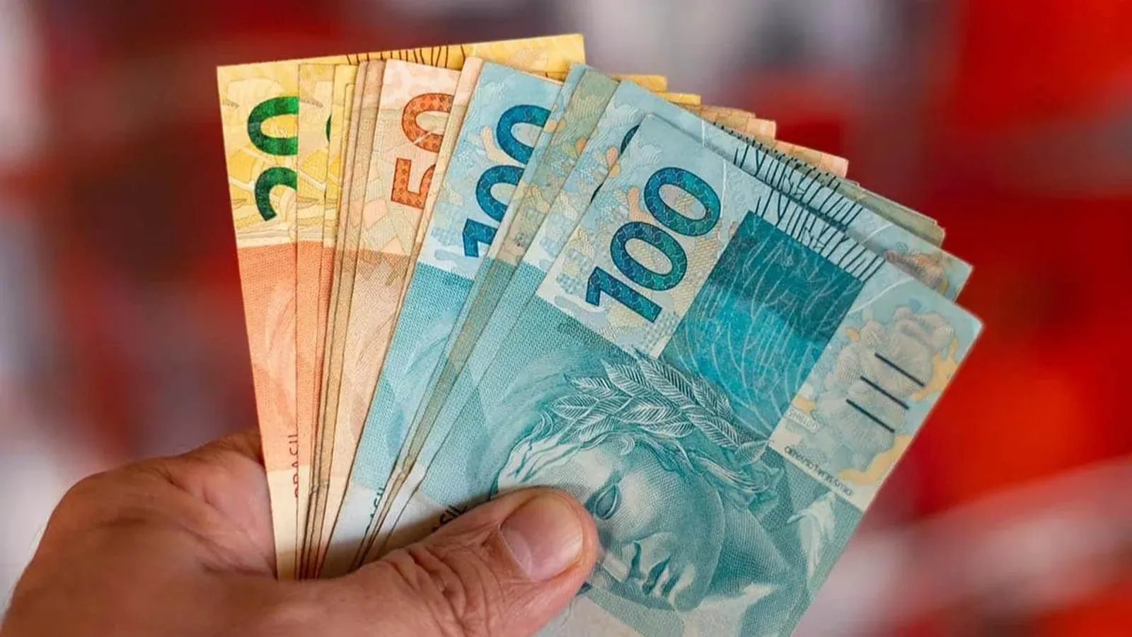 Comprometimento de renda das famílias atinge maior nível em 21 anos