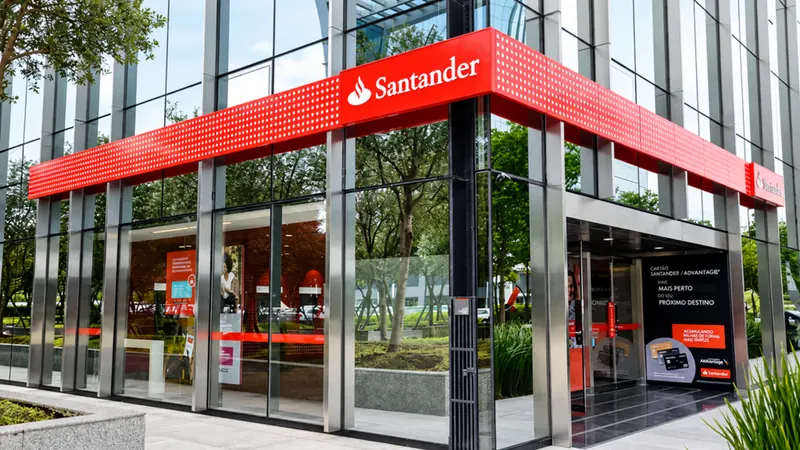 Santander Brasil vê lucro recuar no terceiro trimestre e inadimplência sobe