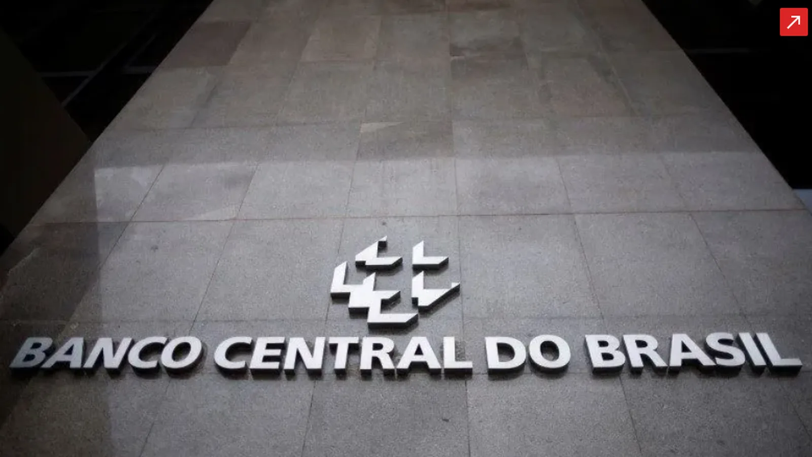 Número de brasileiros endividados de alto risco cresce 75% e chega a 20,3 milhões, aponta Banco Central