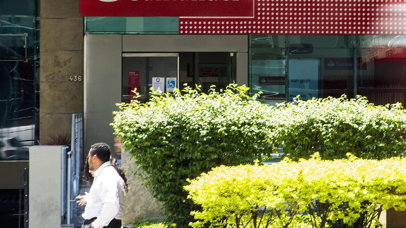 Santander Brasil vê lucro recuar no terceiro trimestre; inadimplência sobe