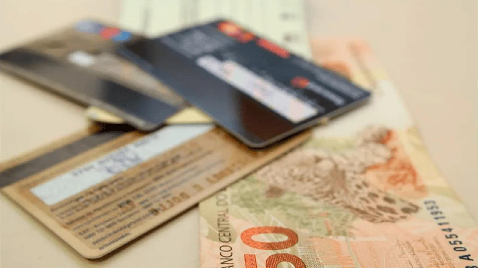 Banco Central aponta que dívida das famílias chega a 50,1% da renda anual