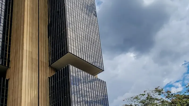 Inadimplência das famílias com bancos volta a bater recorde em setembro, mostra BC
