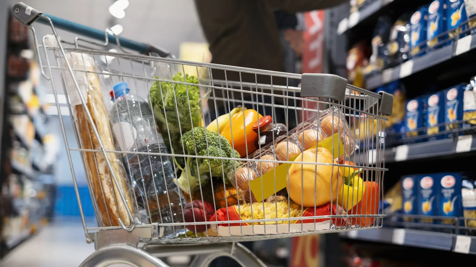 Consumo dos lares brasileiros sobe 2,70% no acumulado de 2026, aponta Abras