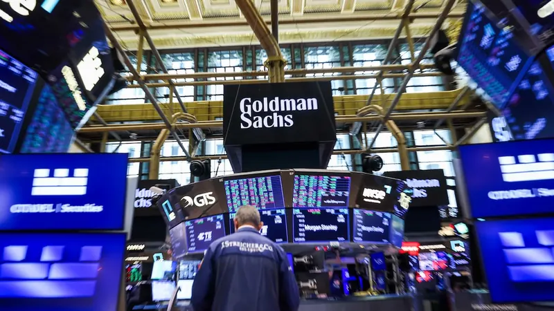 Bancos públicos sustentam crédito no Brasil sob endividamento recorde, diz Goldman