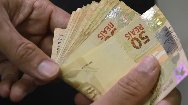 Endividamento das famílias supera 50% e comprometimento de renda vai a 29% em agosto, em novo recorde