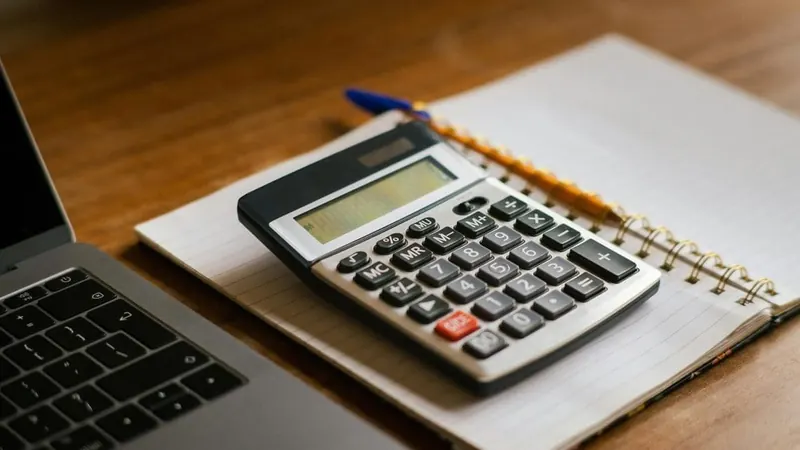 Crédito chega a R$ 7,4 trilhões, mas juros encarecem dívidas no Brasil