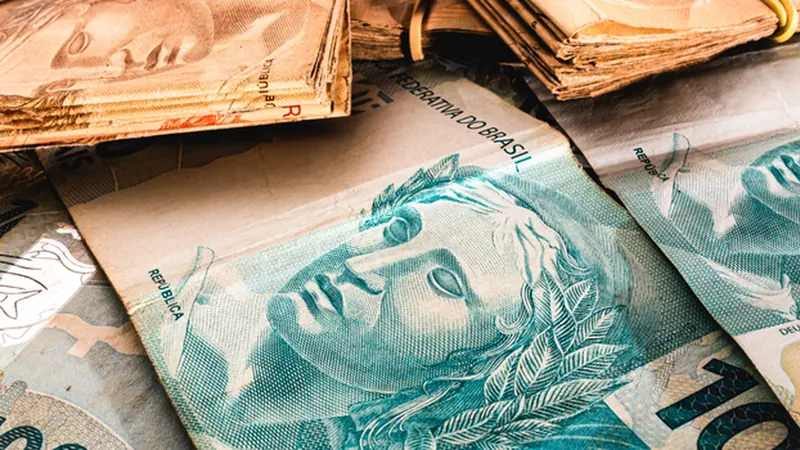 Endividamento das famílias bate recorde e supera 50% da renda, mostra Banco Central