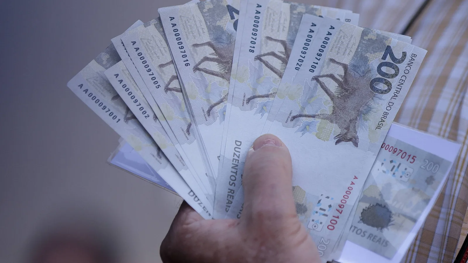 Dívidas de famílias em atraso com bancos batem novo recorde em setembro, mostra BC