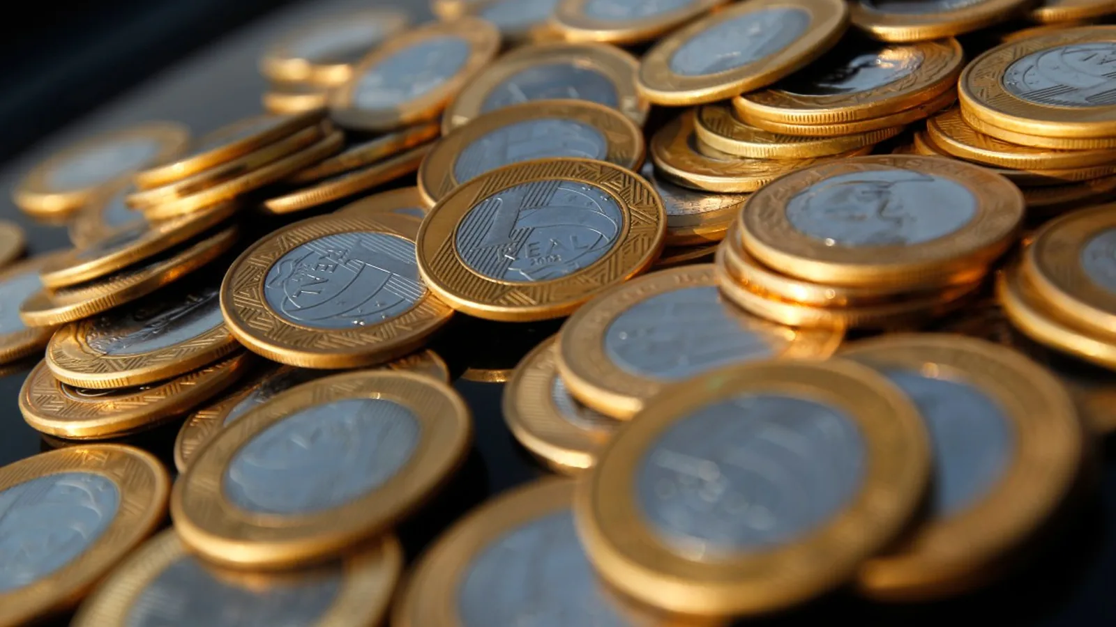 Endividamento das famílias atinge 50,1% e comprometimento de renda sobe