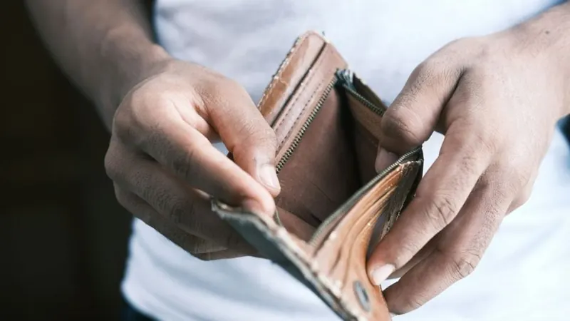 Crédito em atraso atinge recorde de R$ 247,6 bilhões no primeiro quadrimestre de 2026