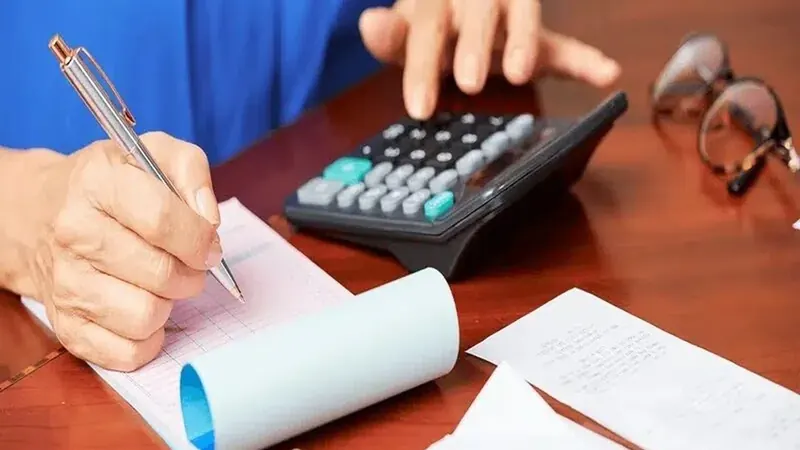 Quase 50% da população adulta de Mato Grosso está inadimplente, aponta SPC Brasil