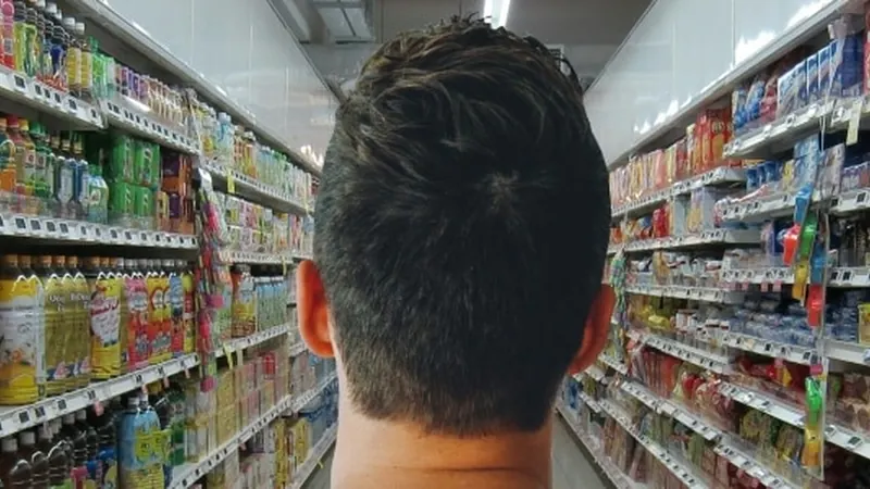 Renda do trabalho supera crédito e vira novo motor do consumo no Brasil, diz relatório