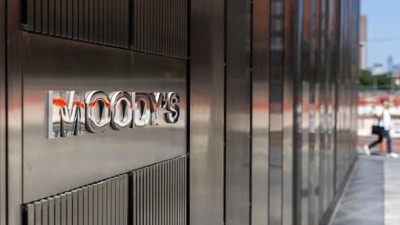 Moody's alerta para aumento de riscos de crédito na AL; no Brasil, famílias e PMEs estão sob maior pressão