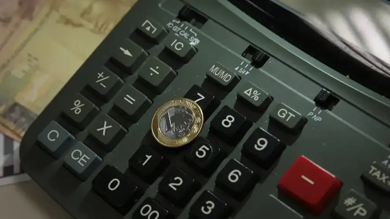 Juros cobrados pelos bancos atingem 64% ao ano em junho, aponta Banco Central