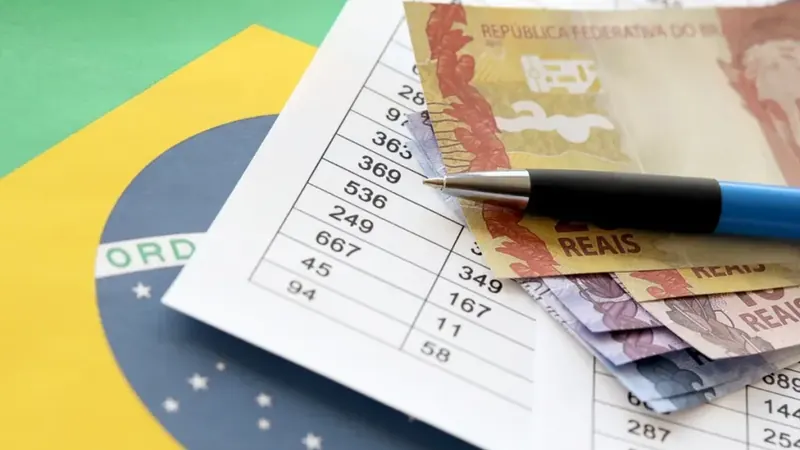 Tarifaço dos EUA reduz confiança e eleva inadimplência em SC, aponta Fecomércio SC