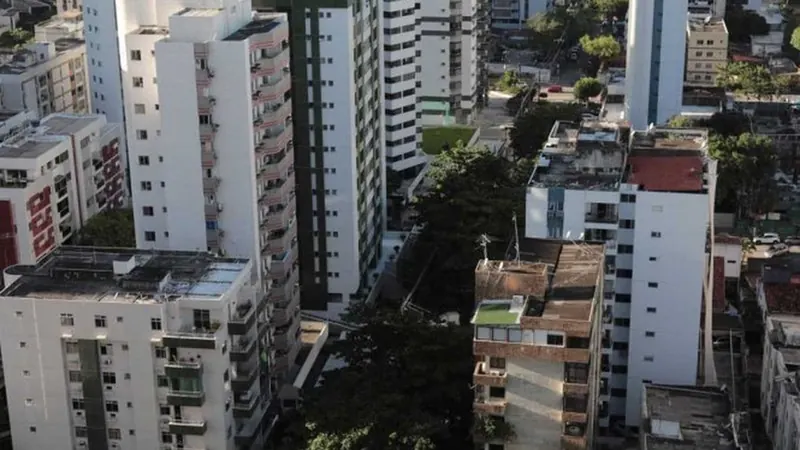 Inadimplência de aluguel recua em junho, mas imóveis de baixo valor e de pequenos negócios seguem como pontos de atenção