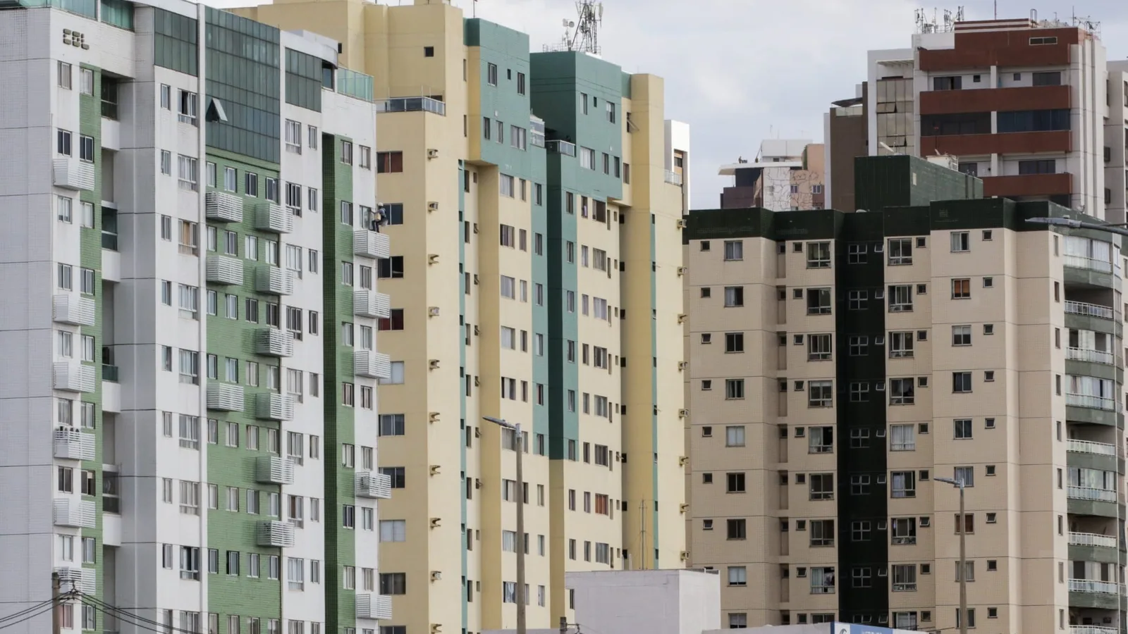 Taxa de condomínio sobe acima da inflação e inadimplência dispara no Brasil
