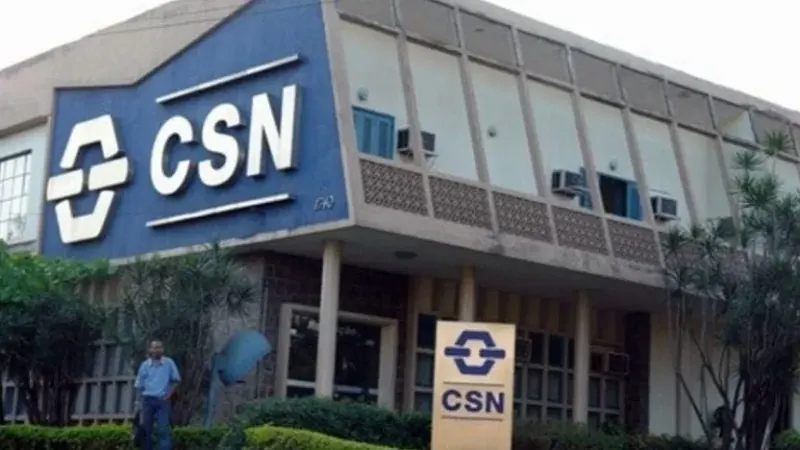 Rebaixamento de rating da CSN para CCC+ eleva risco de crédito e pressiona estrutura de capital